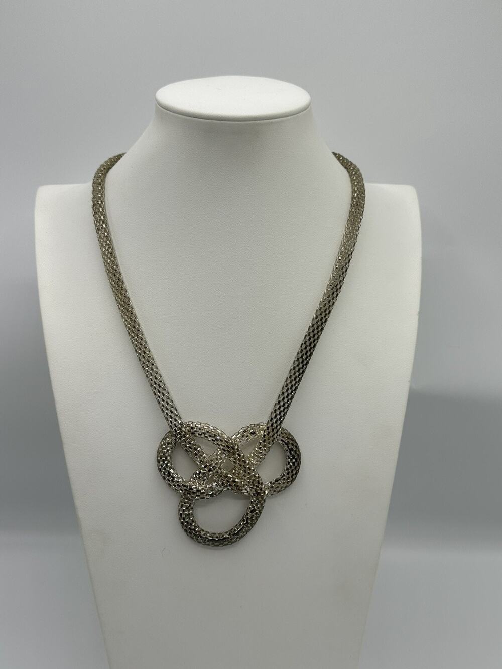 COSTUME SILVERTONE FLAT CHAIN NECKLACE FASHION - STATEMENT NECKLACE - VINTAGE